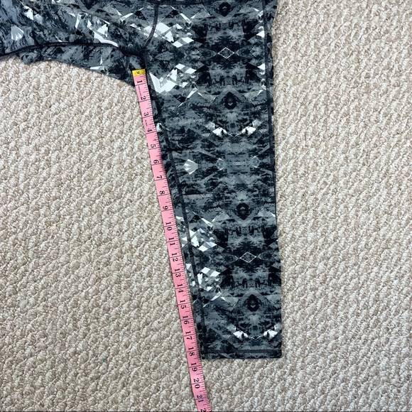 Athleta Women’s Cosmic Chaturanga Crop Leggings Activewear Yoga Pants Size Small - Picture 9 of 11